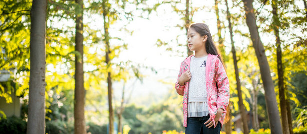 劉潭服裝專家提醒，連帽衫竟對(duì)兒童或存致命威脅