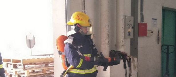 劉潭服裝：劉潭和興源路消防中隊來我司消防演練